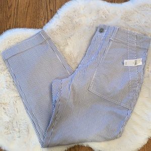 NWT. Girlfriend khaki capri
